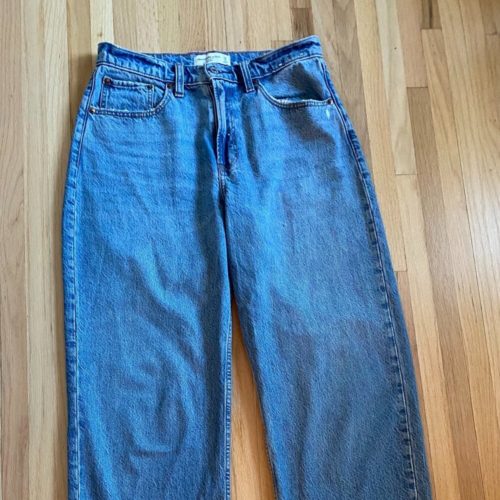 Abercrombie & Fitch Women's High Rise Loose Fit Jeans Medium Wash